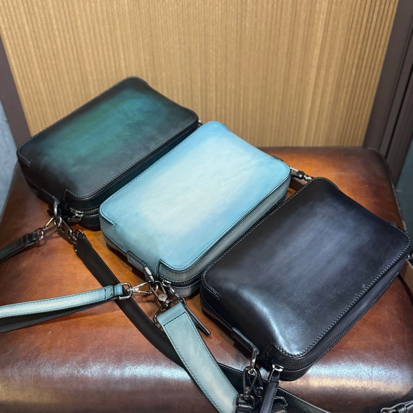 

DIMY 2025 New Handmade Brushed Leather Single Shoulder Vegetable Tanning Leather Crossbody Postman Bag Retro Head Layer Leather