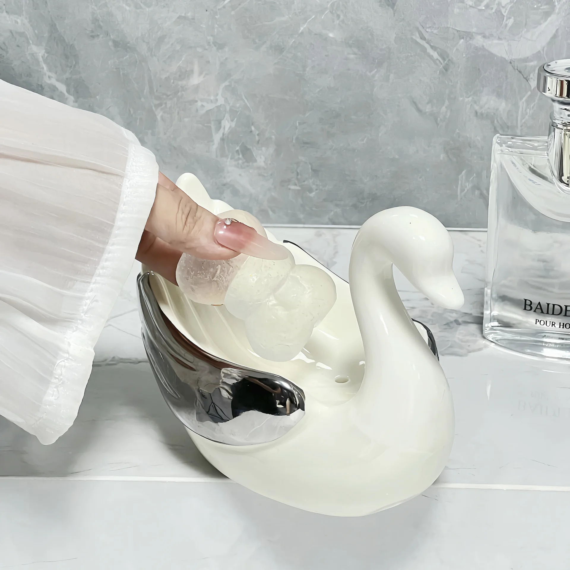 

household sink storage rack bathroom accessories Soap dish ceramic swan soap box drain water no punching bathroom