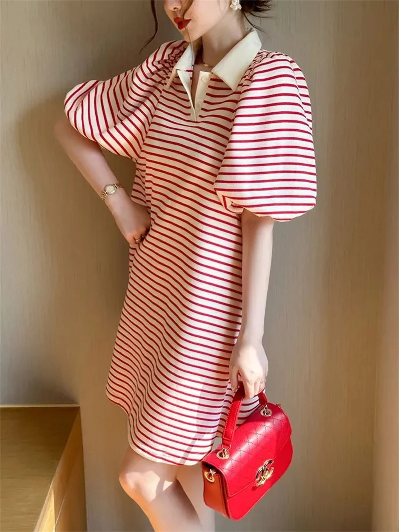 Vestido de manga corta con rayas contrastantes y cuello polo para mujer en verano, cintura suelta para cubrir la carne y mostrar el peso, versati