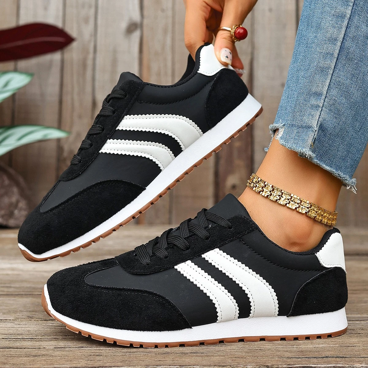 Women Anti-Slip Sneakers Outdoor Fashion Lace-Up Trend Sneakers Flat Sneakers Breathable Daily Sports Shoes Zapatos De Mujer