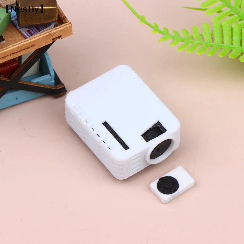 Miniature Simulation Projector Ornaments With Remote Controller 1/12 Dollhouse Mini Projector Model Micro Scene Decora〔Nest〕