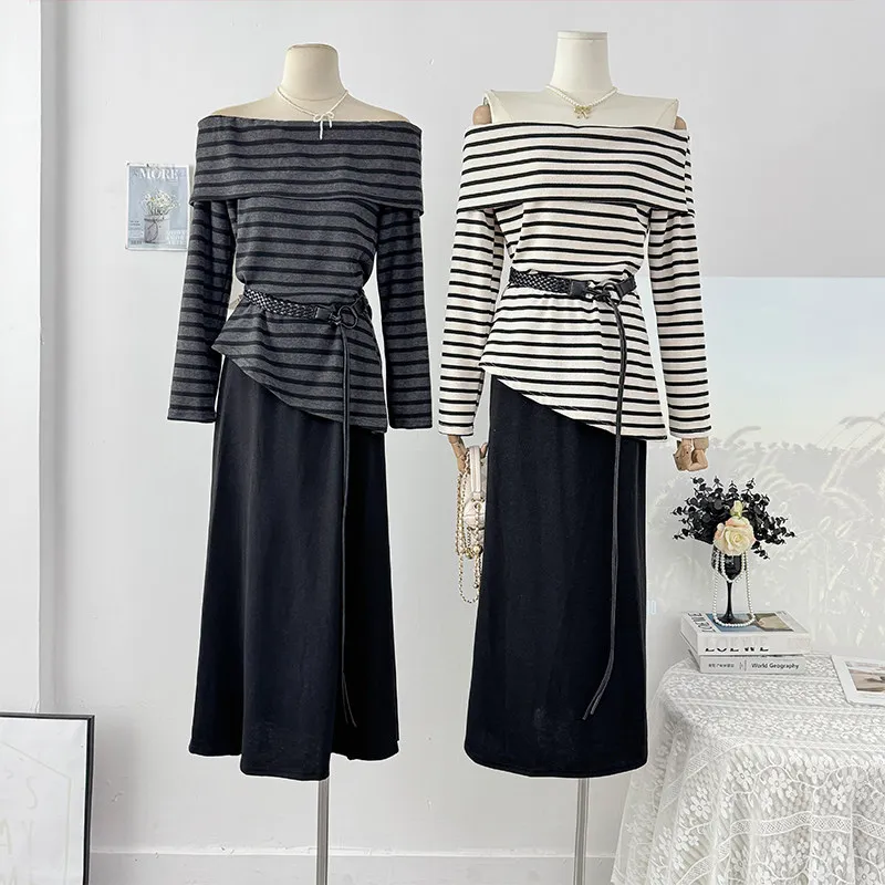 

Новый весенний комплект из двух предметов, женская полосатая футболка с открытыми плечами и асимметричным поясом на талии + полуюбка с высокой талией, модный комплект