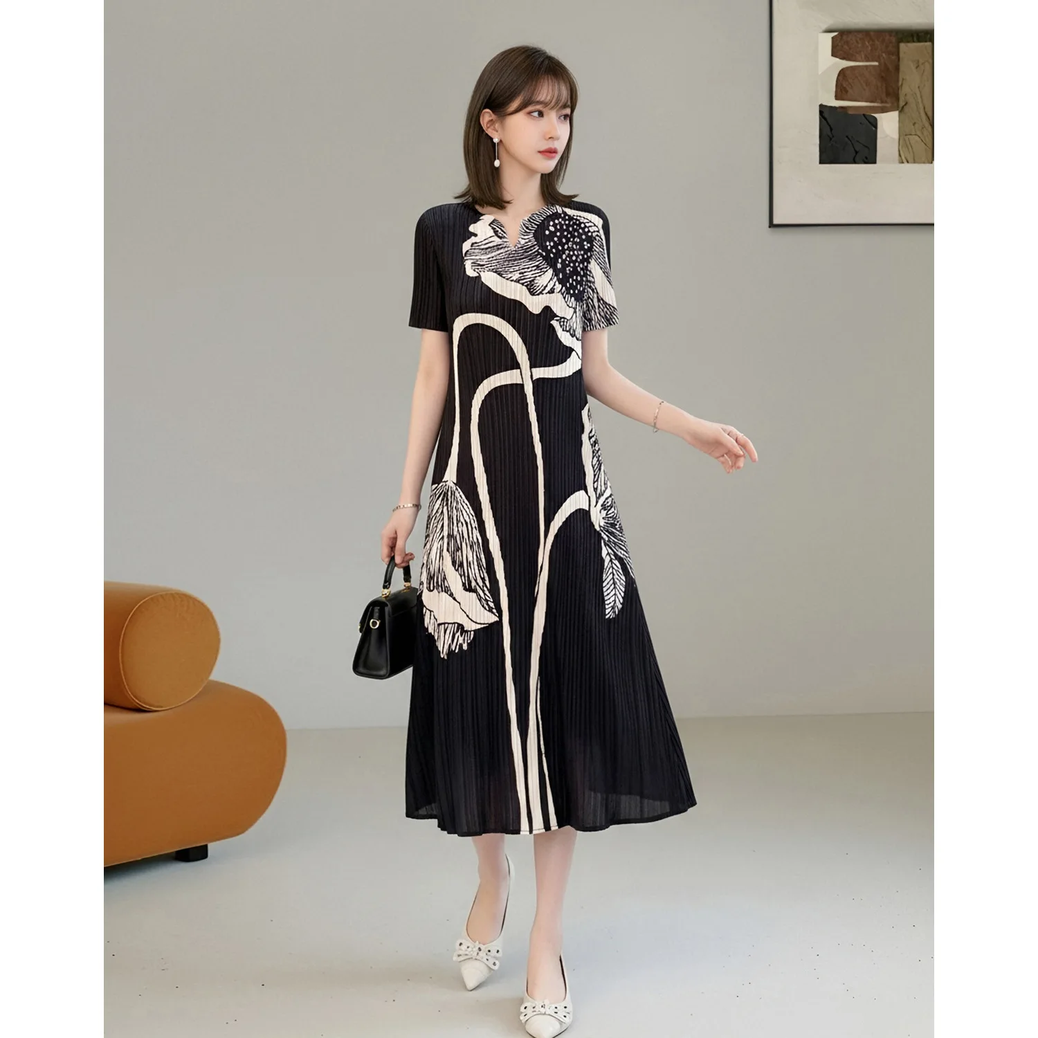 Miyake Pleated Women's Casual Dresses 2026 Summer New Gradient Printed Loose V Neck Short-sleeved Large Swing Dress - view 3