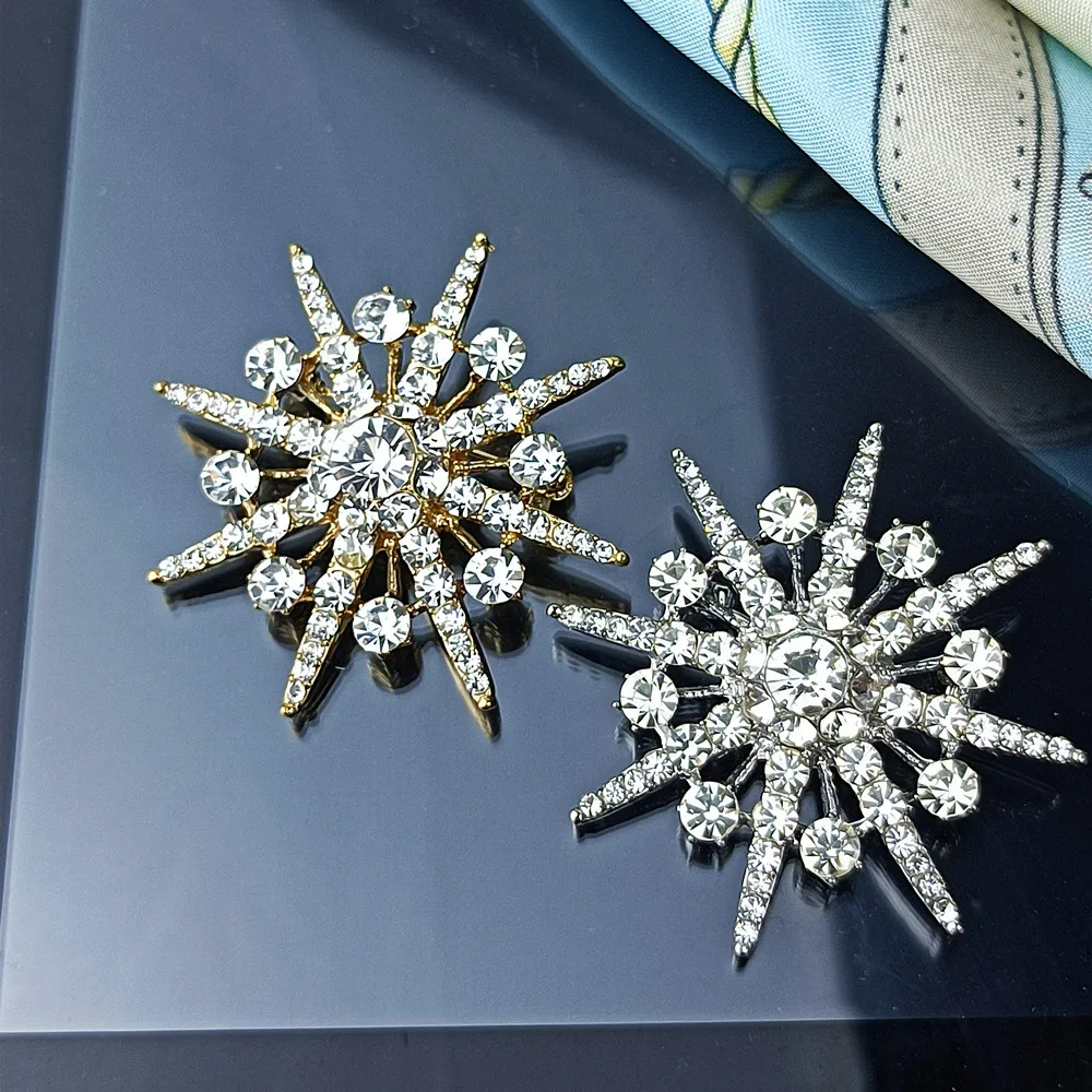 Trendy Luxury Rhinestone Snowflake Brooches Simple Flower Brooches For Women Men Clothing Pins Shiny Jewelry Gifts Dropshipping