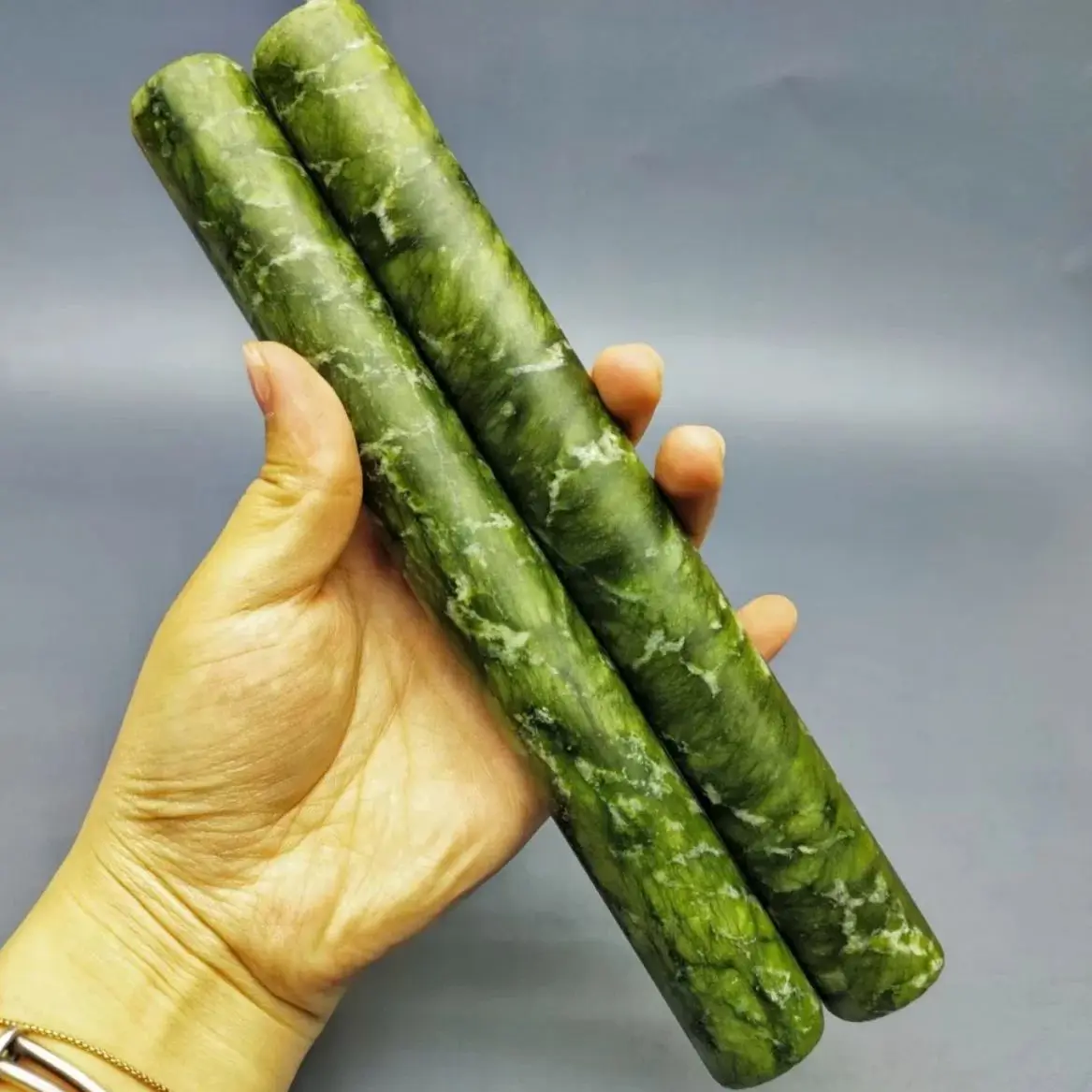 Natural Green Jade Crystal Wand Stick for Cleaning And Protection -Healing Spiritual Tool for Chakra Balancing And Aura Clearing