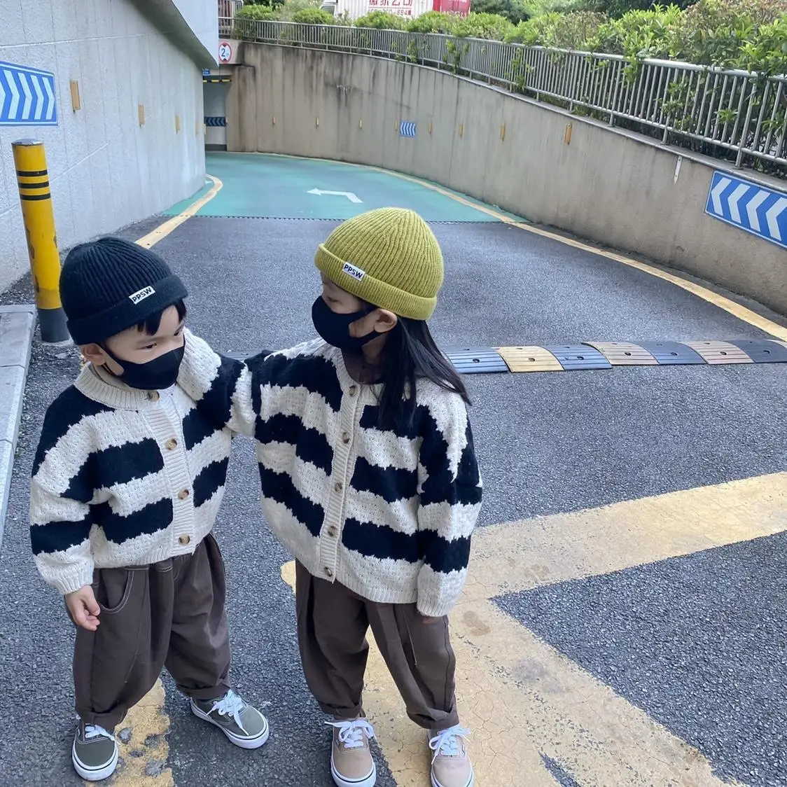 2026 New Kids Striped Knit Cardigan Boys Girls Colorblock Sweater Jacket Spring Autumn Fashion Outerwear Tops