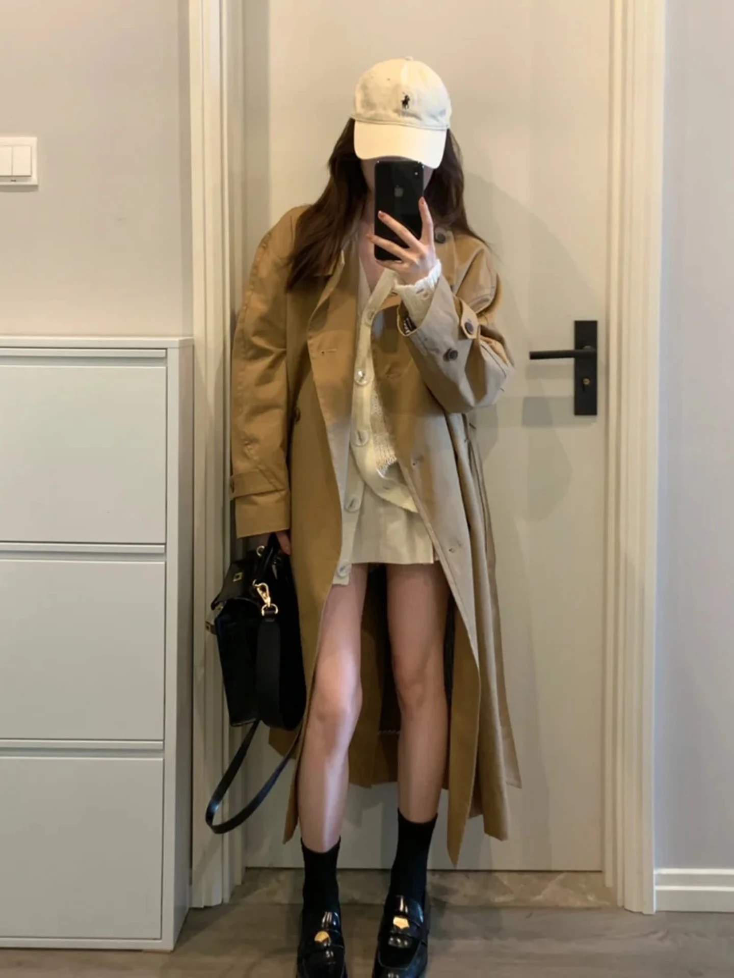 

Мужская ветровка цвета хаки с полосатыми манжетами, молодежная модная осенняя куртка с длинными рукавами и воротником-стойкой, в британском стиле, с дизайнерским акцентом, крутая.