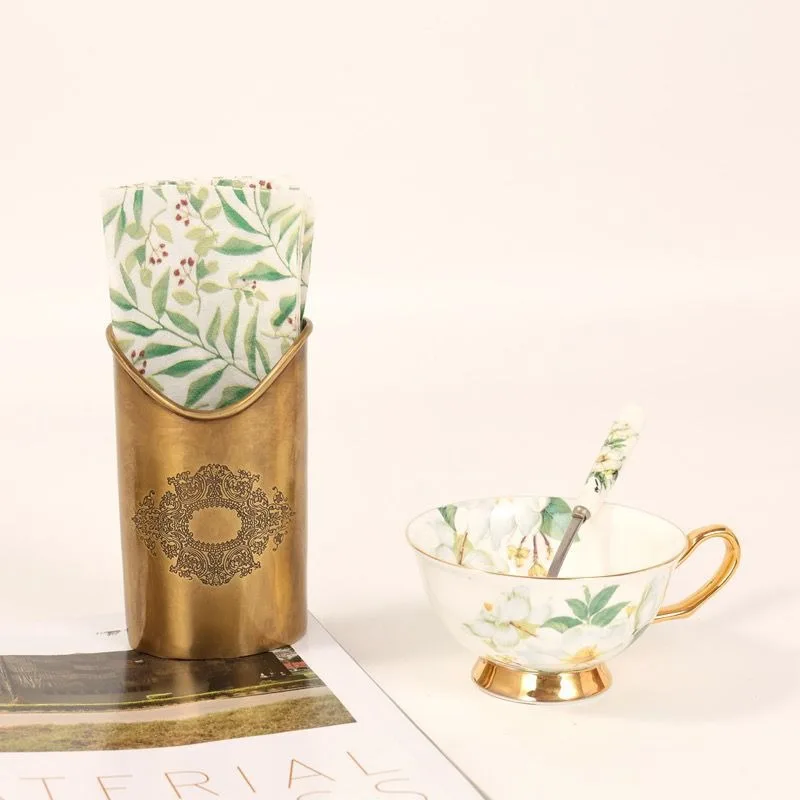 

Простая латунная коробка для салфеток в европейском стиле, ретро, креативное искусство, украшение для обеденного стола, роскошное кухонное сиденье, украшение для дома