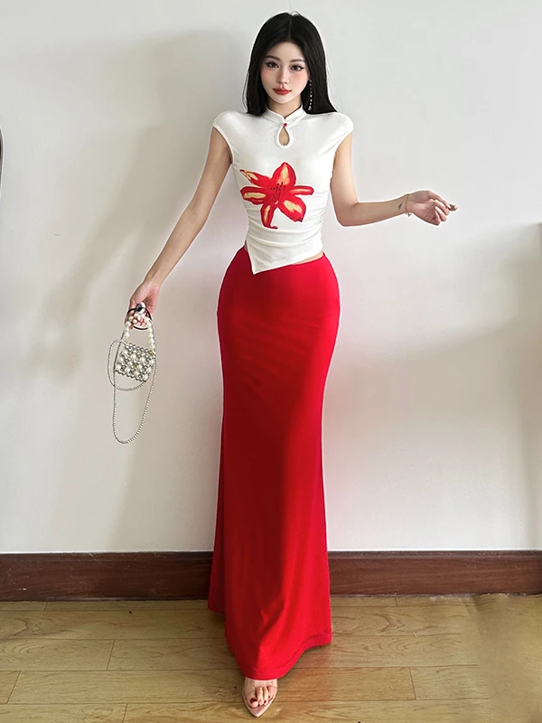 Ele الأحمر تي شيرت وتنورة مطبوعة Faionable الأبيض تعزيز الشرقية الدكتور العصرية المرأة قطعتين مجموعة صيف 2025