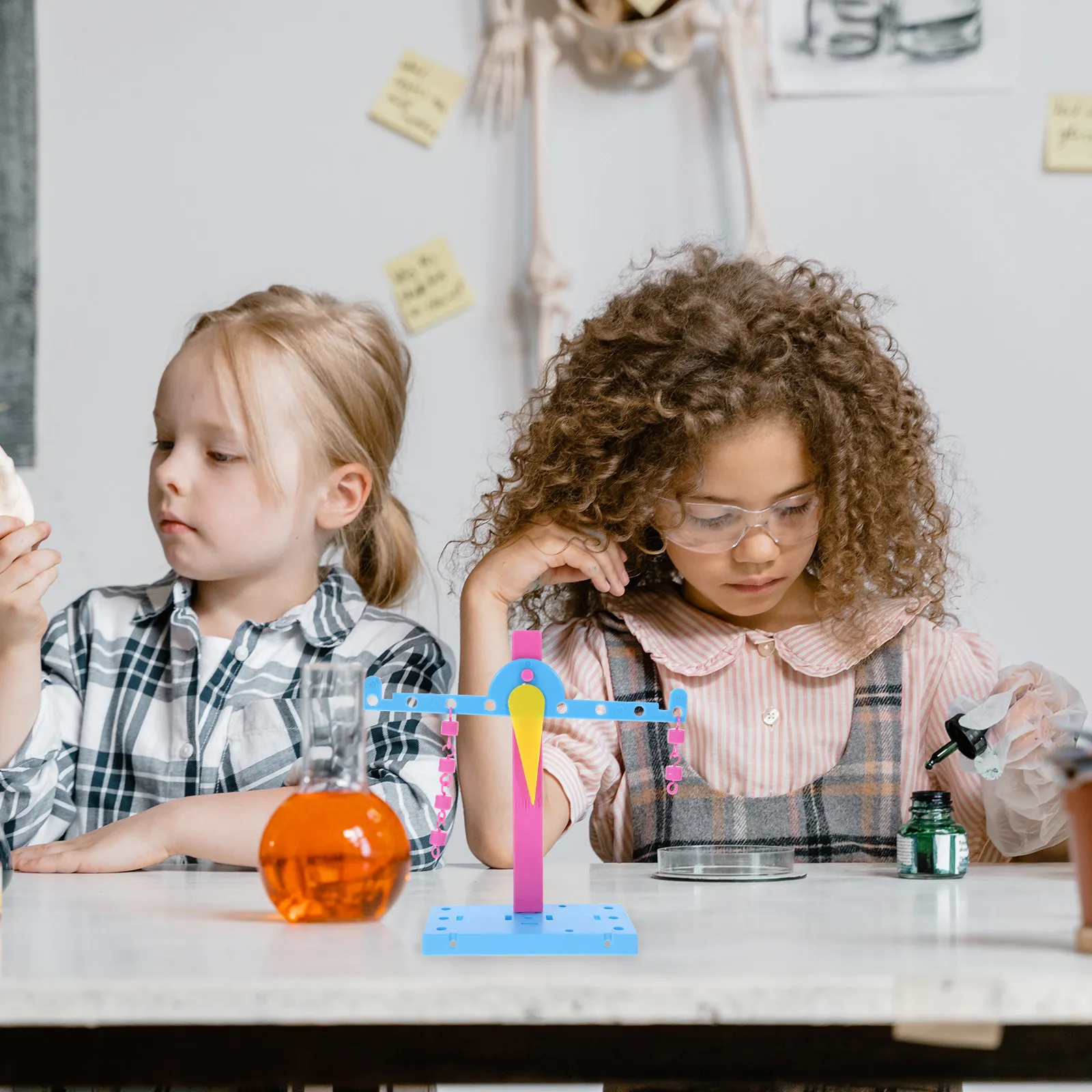 DIY Lever Balance Scale for Kids – Bright Color Science Experiment Educational Toy to Develop Observation & Analytical Skills