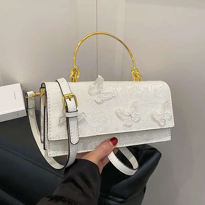 

2025 Unique! Chinese Butterfly Love Flower Square Bag | Trendy Color Matching Chain Design Niche National Style Statement Piece
