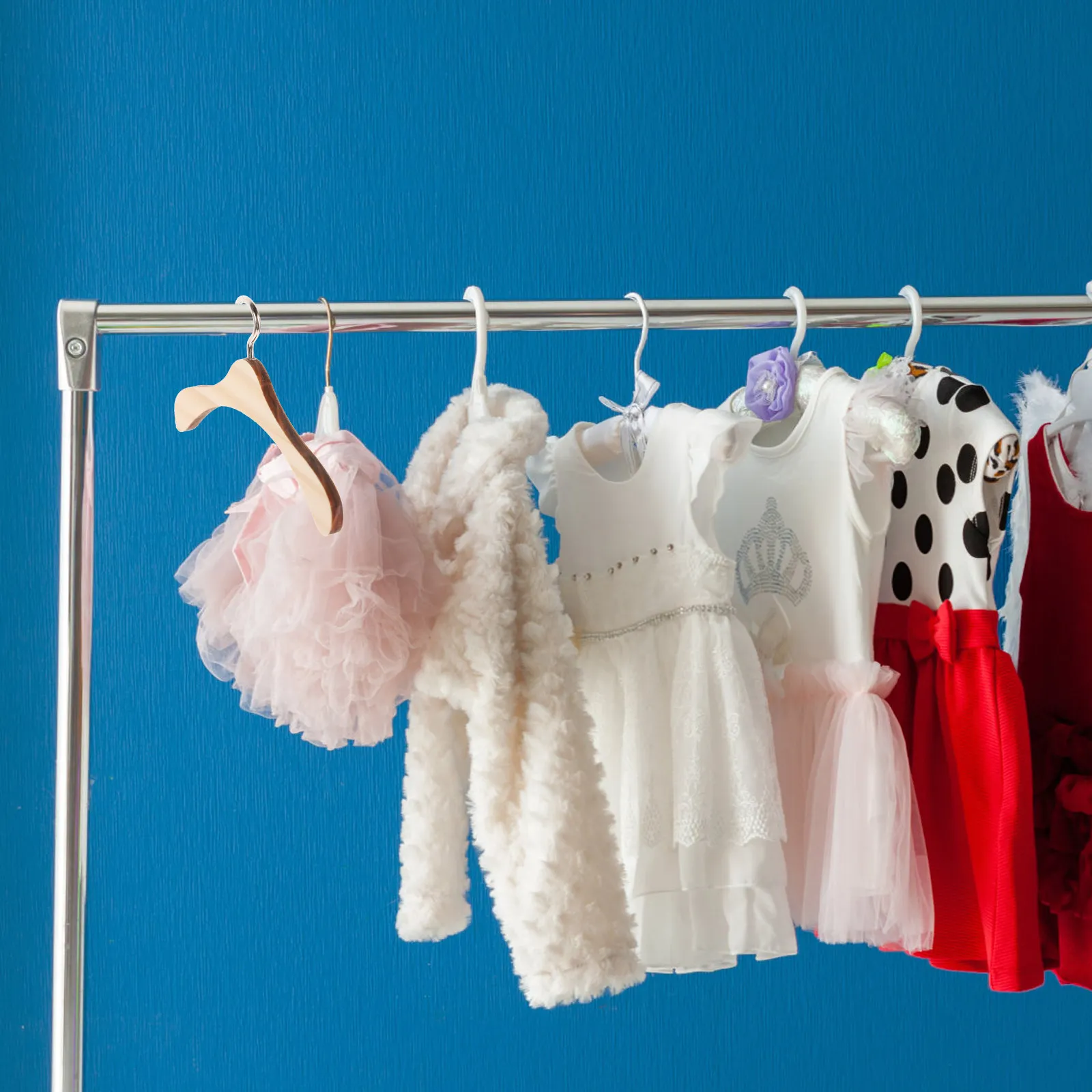 

Набор из 10 деревянных вешалок для шкафа с металлическим крючком, нескользящие, для одежды, брюк, рубашек, аксессуаров BJD, органайзер для гардероба