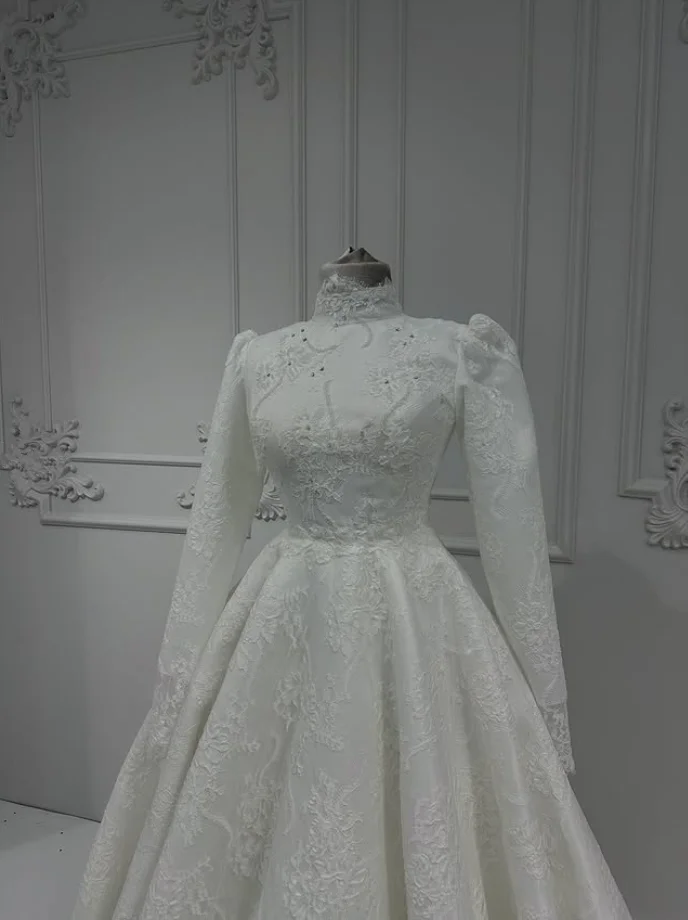 Apliques de encaje de lujo vestidos de novia musulmanes cuello alto con cuentas manga larga princesa Medio Oriente Iglesia vestido de novia personalizado