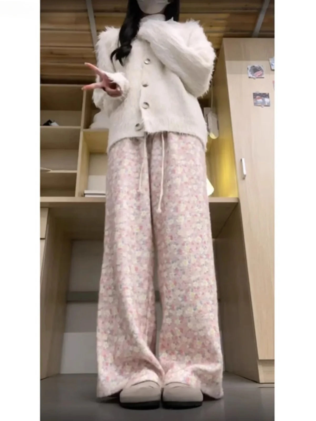 

Корейский шикарный дизайн, зимняя одежда, женские милые розовые брюки-карго с цветочным принтом, женские спортивные штаны Kawaii с широкими штанинами и эластичной резинкой на талии