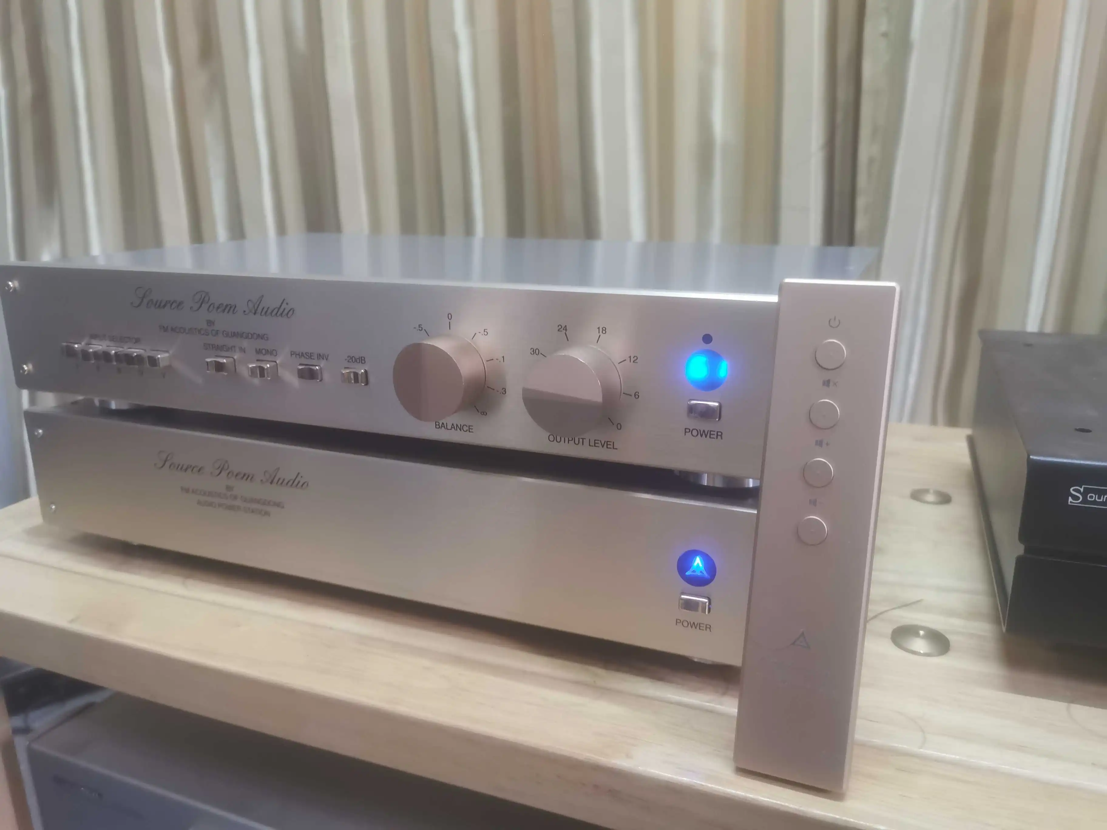 

Refer to Swiss FM255MKII second-generation split power supply fever preamplifier