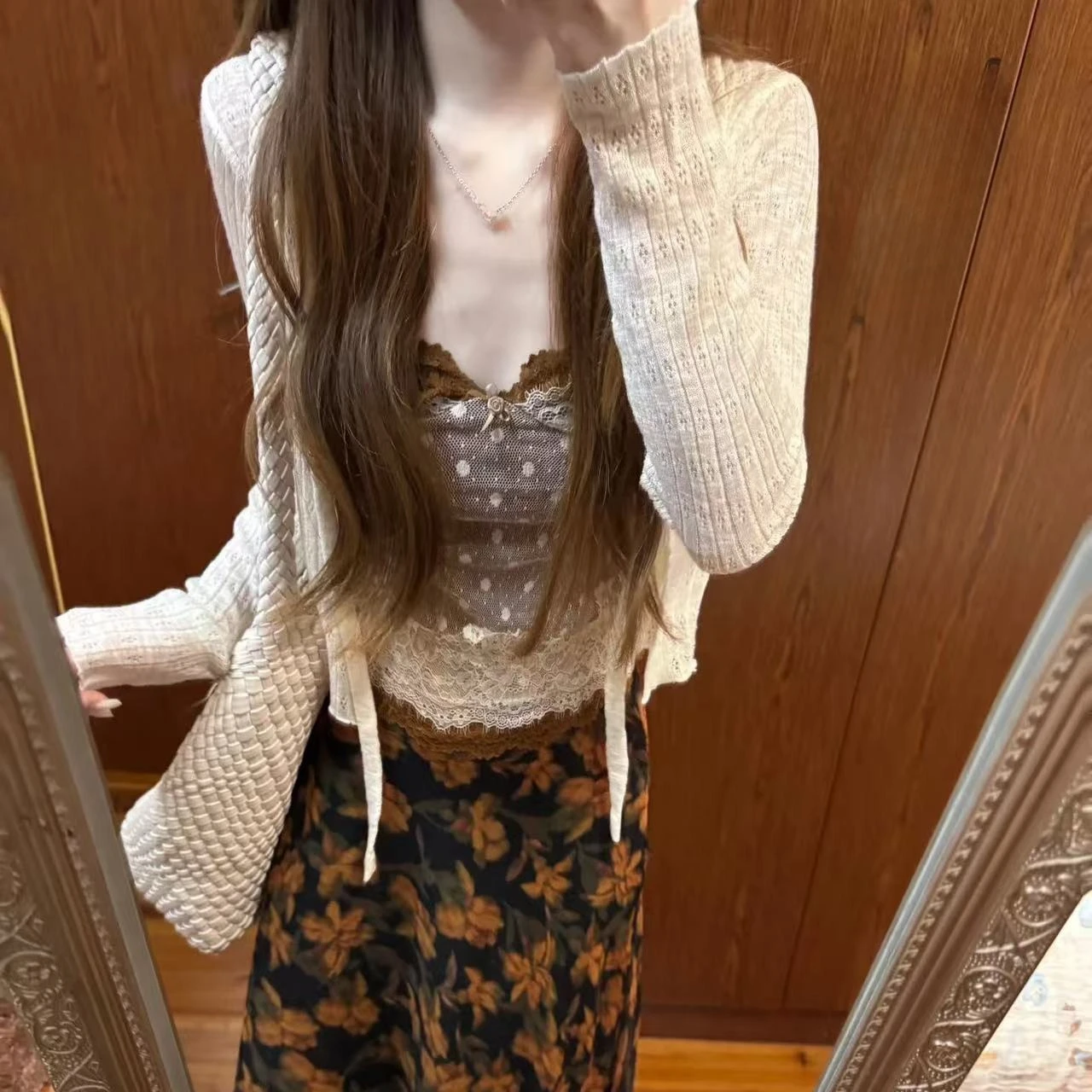 

Корейский мягкий комплект из двух предметов: футболка и шорты для женщин, с коротким рукавом, свободный крой, круглый вырез, повседневная модная уличная одежда, новинка 2026 года, сексуальный стиль