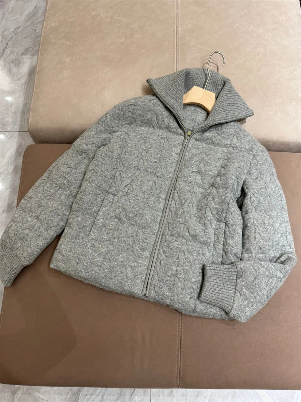 High-Quality L*P Twisted Cashmere Goose Down Jacket With Pwure Cashmere Outer Layer And White Goose Down Filling