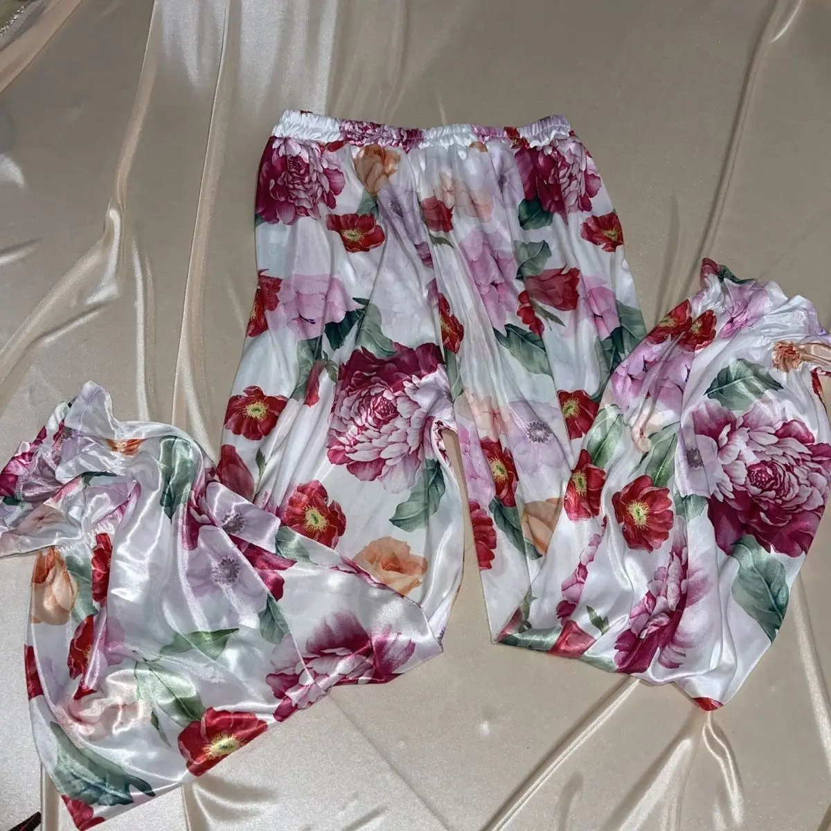 Pigiama sexy da uomo Pantaloni lanterna lucidi in seta floreale rosa sottile da donna Vedi attraverso pantaloni larghi arricciati lisci come la seta Taglie forti