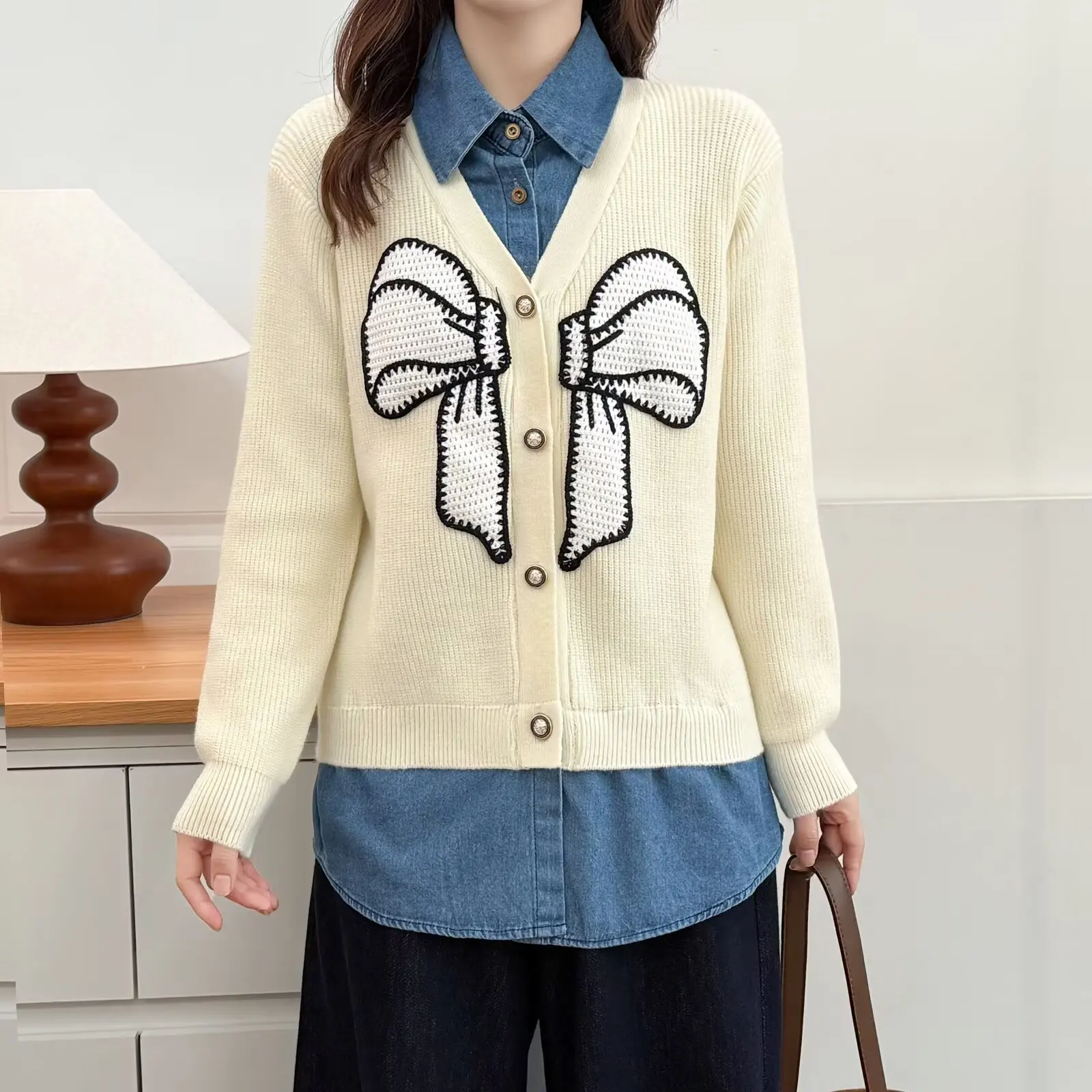 XXXXL موضة حجم كبير البلوزات النسائية 2025 الخريف الشتاء الملابس الكورية نمط Stylishl القوس محبوك وهمية قطعتين سترة