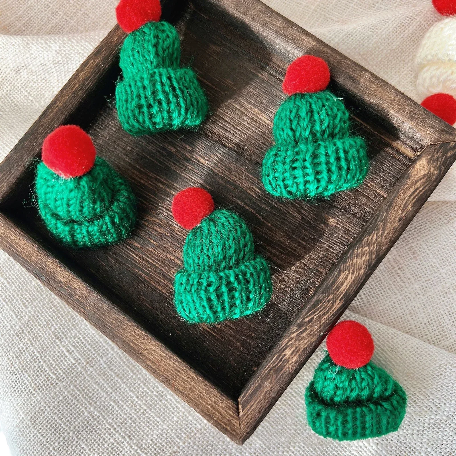 Mini Christmas Hat and Scarf Red Wine Bottle DIY Christmas Decoration Doll Decoration Accessories Bottle Cat and Dog Decoration