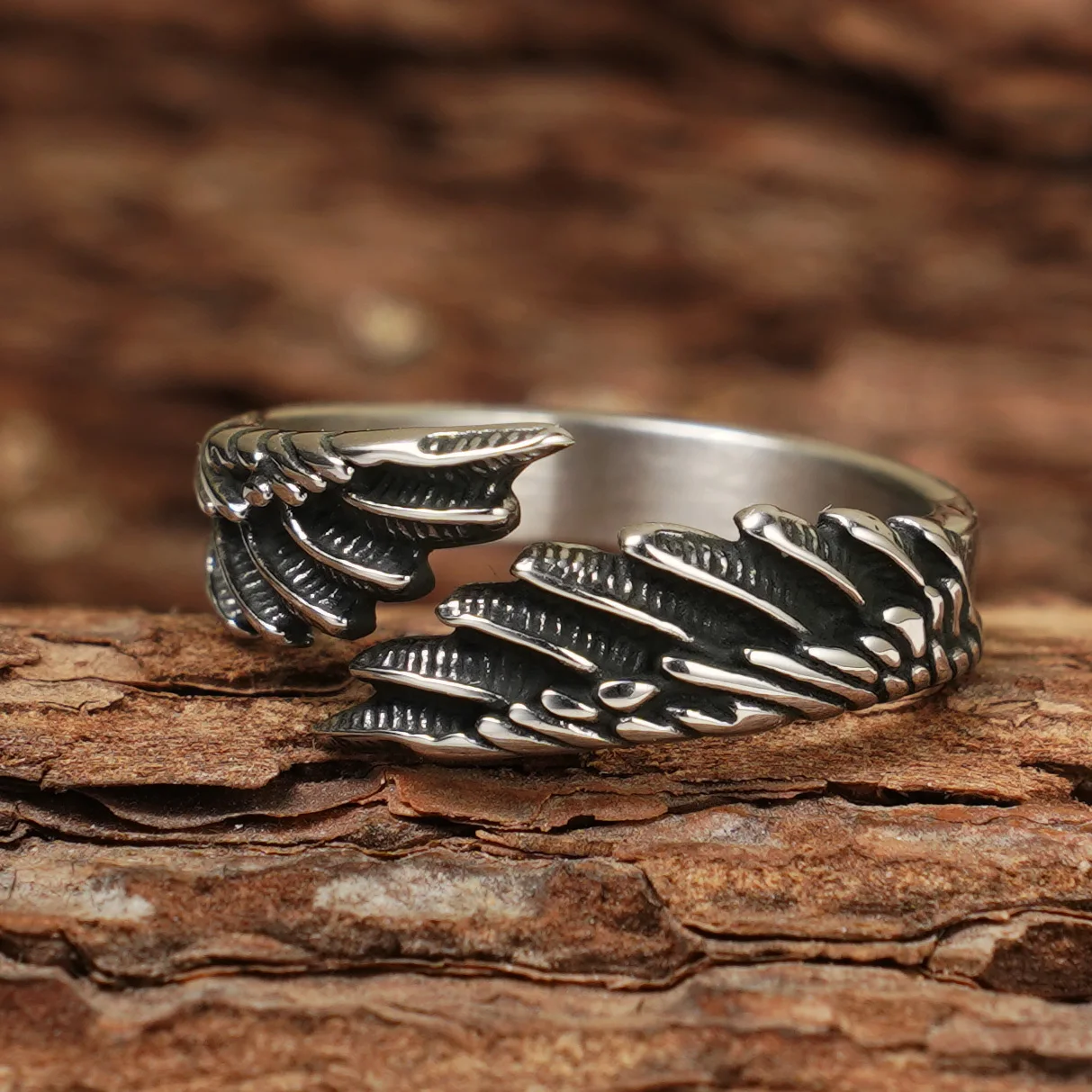 Vintage Herrenring mit gealterten Engelsflügeln, offener Feder-Ring aus 316L Edelstahl, perfekt für den täglichen Gebrauch, Partys und als Geschenk. – Detail 9