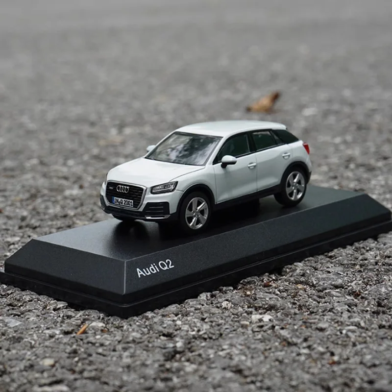 AudiアウディQ2ホワイトミニカー 1：43 Original 1:43 Scale AUDI Q2 2001 Alloy Simulation Metal Car Model
