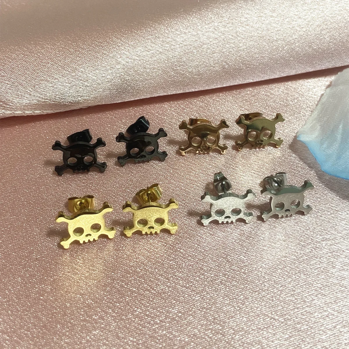 New Gothic Skeleton Skull Simple Stud Earrings For Women Halloween Party Decorations Stainless Steel Ear Piercing Tragus Jewelry