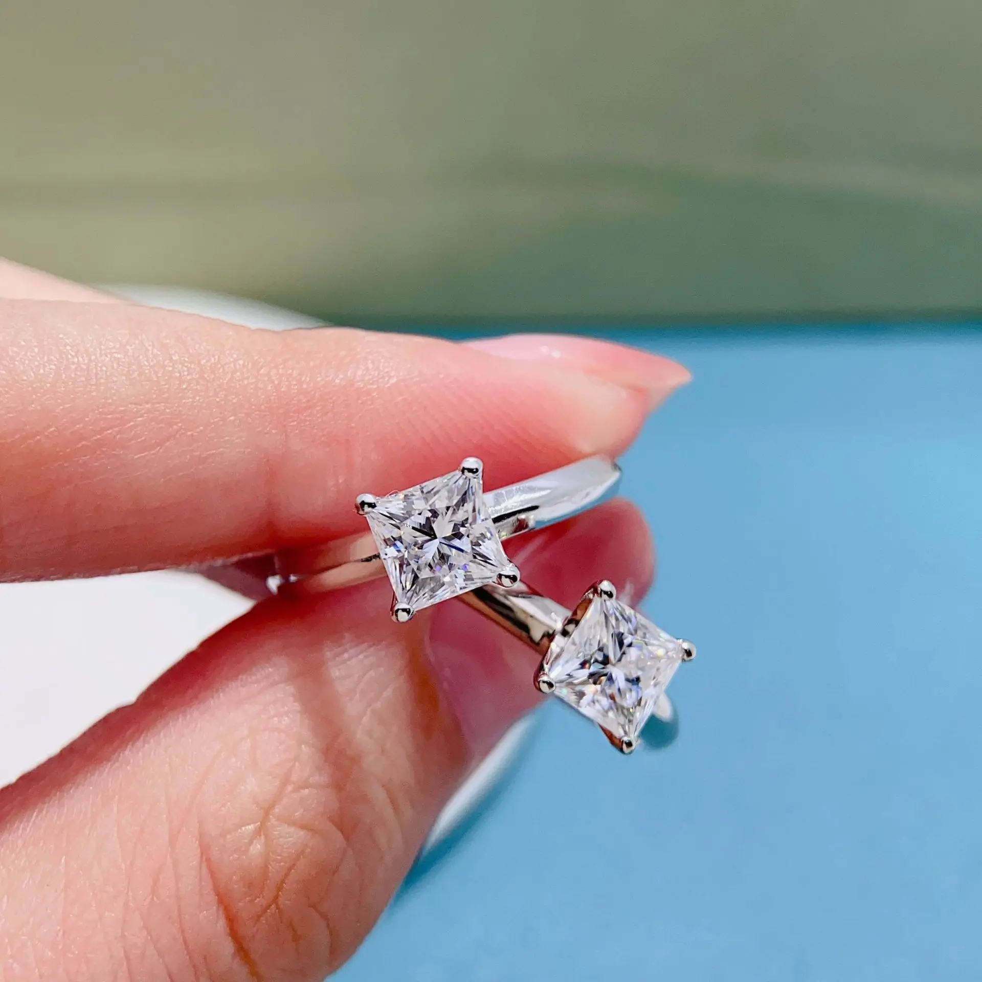 

Women PT950 Platinum Light Luxury Versatile 1ct Moissanite Ring - Practical, tasteful, ideal for gifting & use