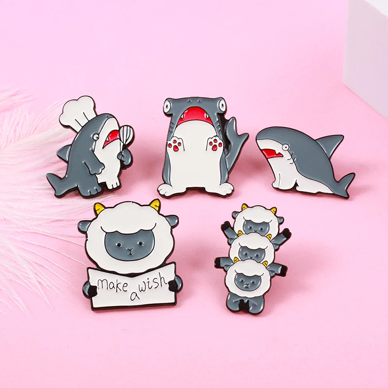 แกะน่ารักฉลามเคลือบ Pin เข็มกลัด Badge สําหรับเด็กเครื่องประดับอุปกรณ์เสริม