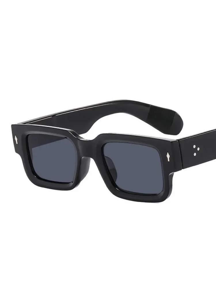 

Vintage Square Sunglasses Men Fashion Brand Sunshade Glasses Personalized Rivets Rectangle Sun Glasses Beach Eyewear UV400