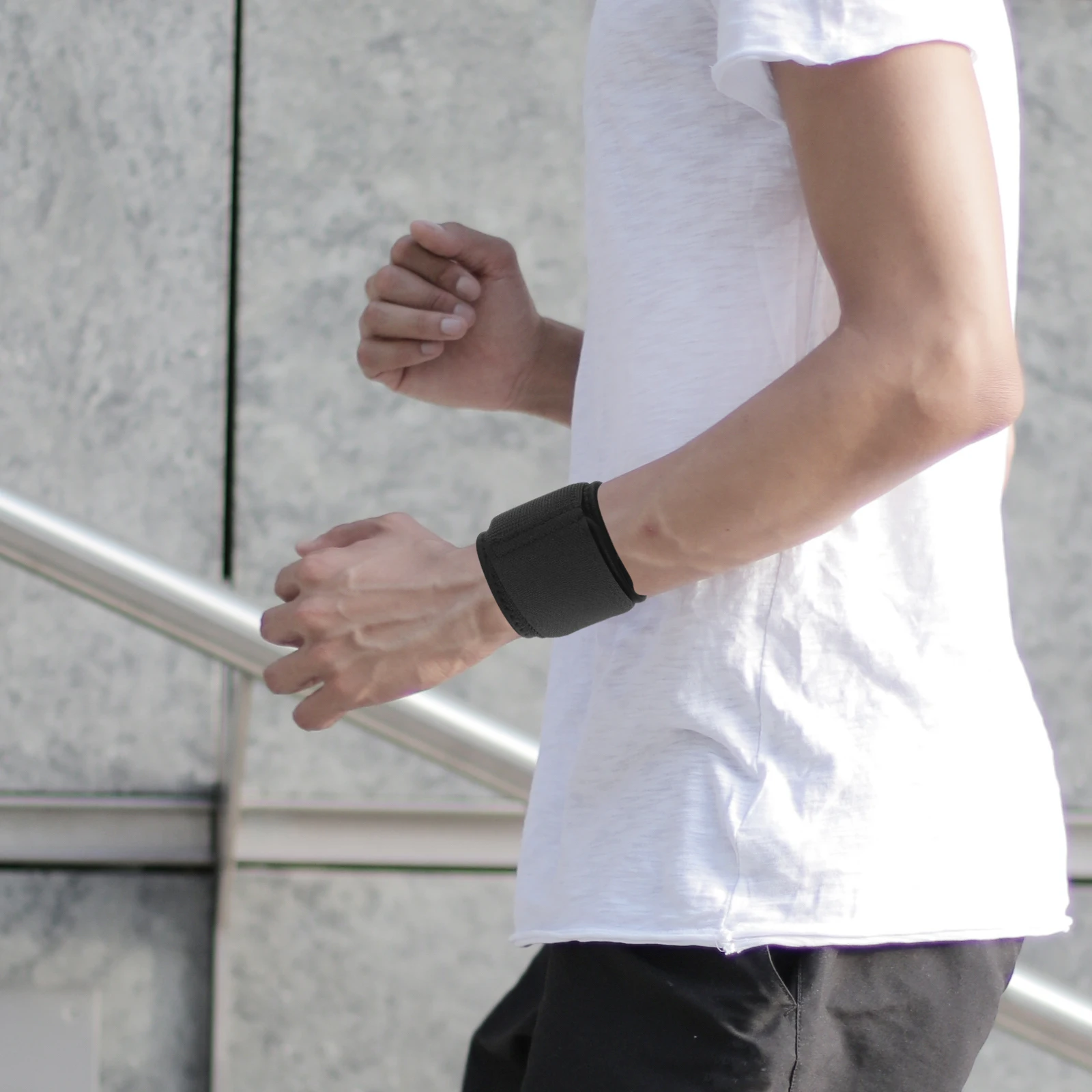 

Adjustable Breathable Wrist Protector Compression Strap Sports Support Running Fitness Brace Outdoor Wrist Guard Sports