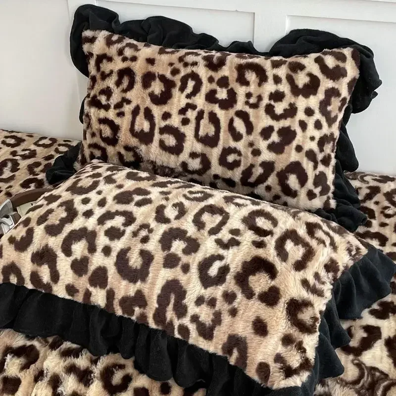 2Pcs Thick Heavy Weight Rabbit Fleece Pillowcases , Ruffled Edge Pillow Covers, Warm Milk Velvet Pillow Protectors for Bedroom