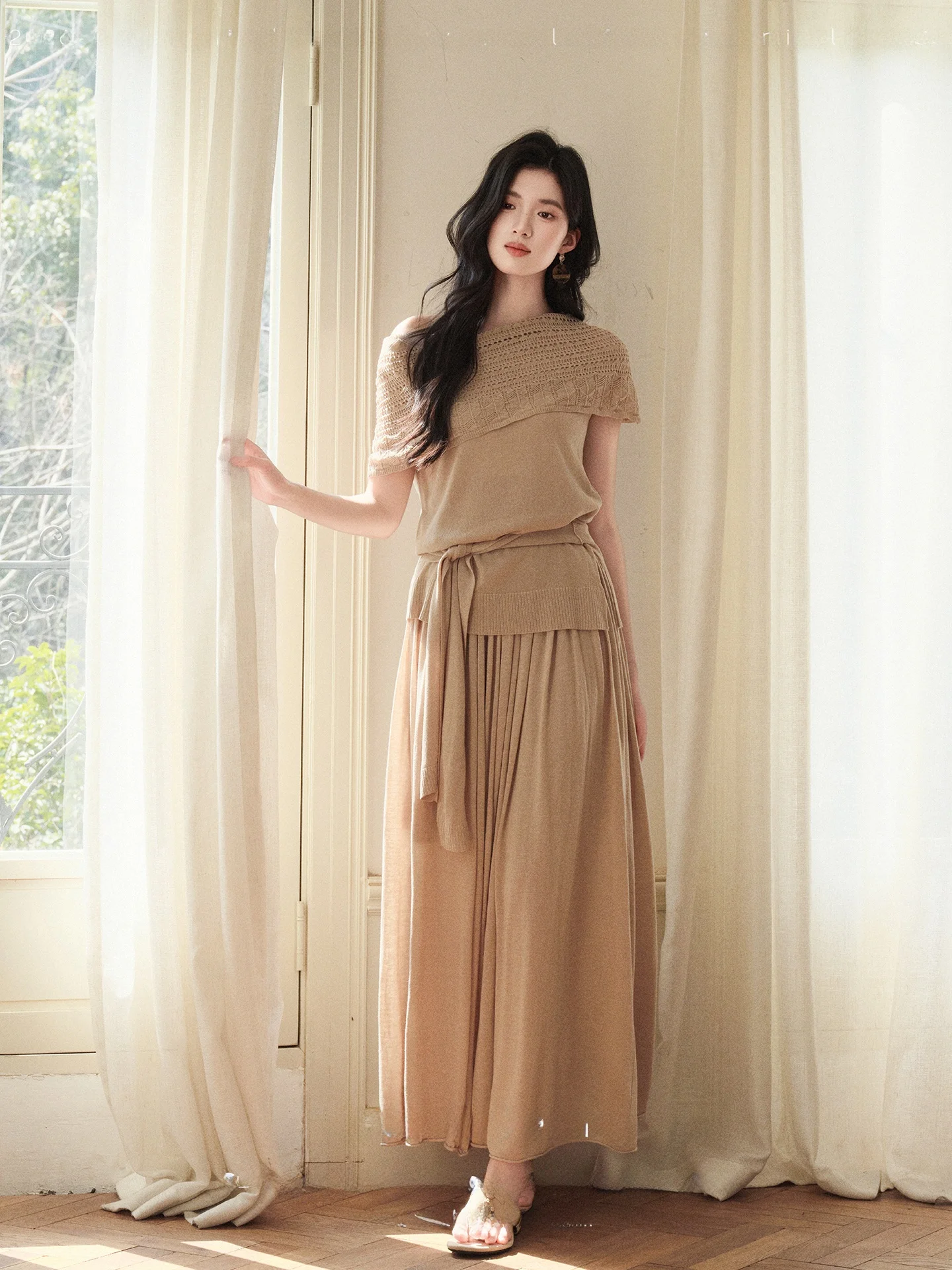 

Moka Linen Rayon Knitted Shawl Hollow out Shoulder Set Short Sleeve High Waist Spring Fashion Women's Two-Piece Suit Ensemble