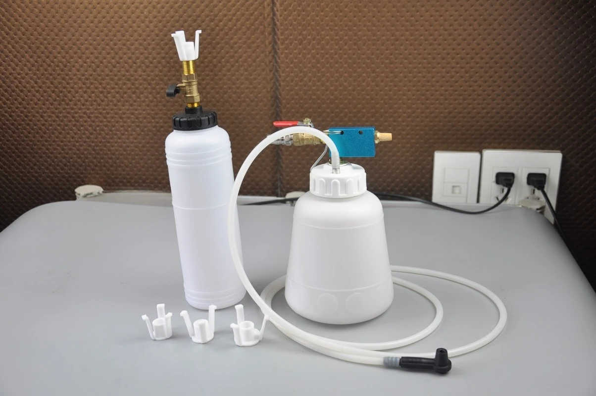Quick brake fluid change tool 1.4L brake fluid change machine, car brake fluid pneumatic change refueling