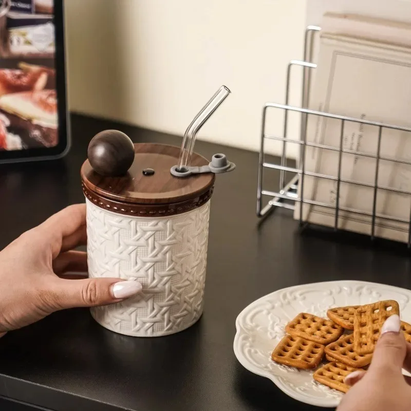 

Creative Rattan Patterned Straw Cup for Office Use with High Aesthetic Appeal and A Lid Drinking Cup with A High-end Feel