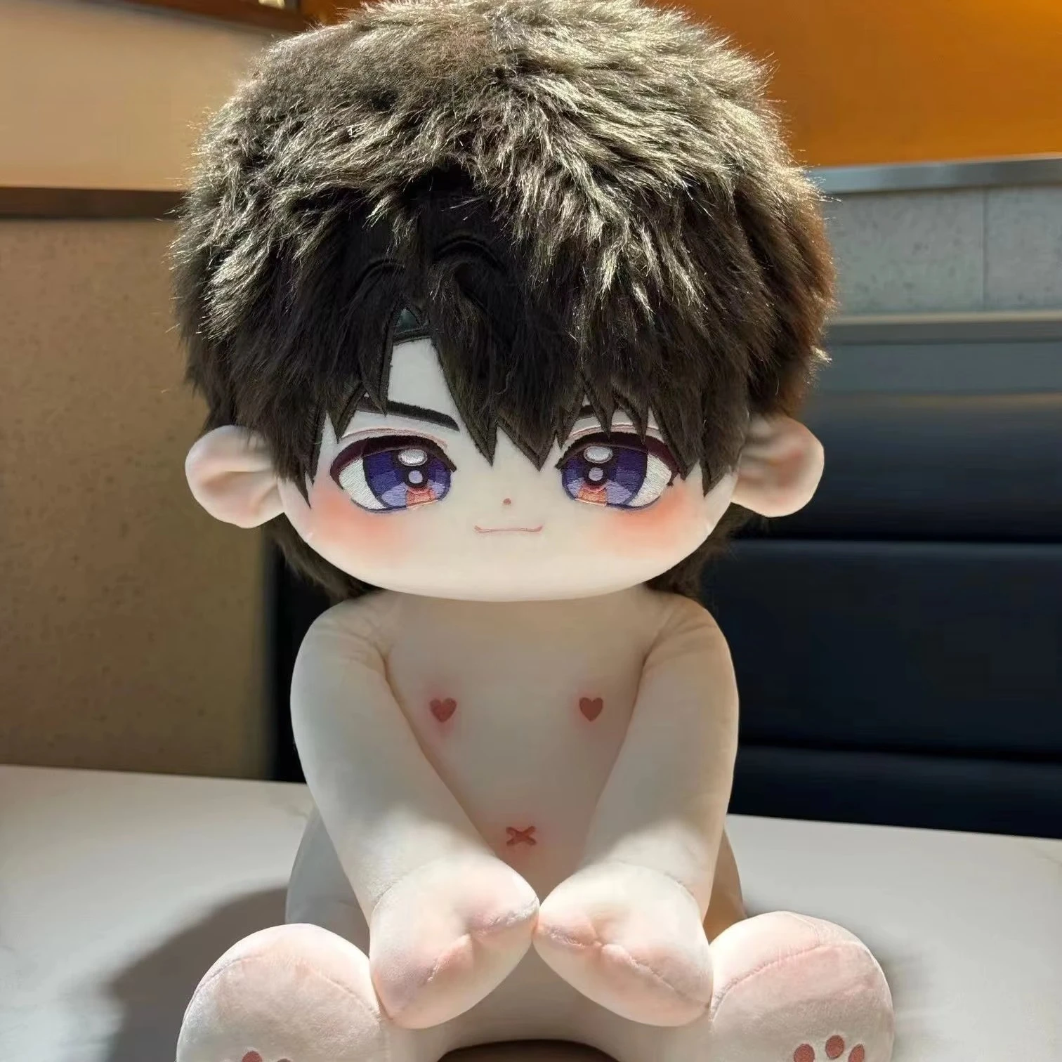 Anime Caleb Love and Deepspace Xia Yizhou muñeco  peluche suave cuerpo vestir juguetes  peluche figuras  postura sentada a