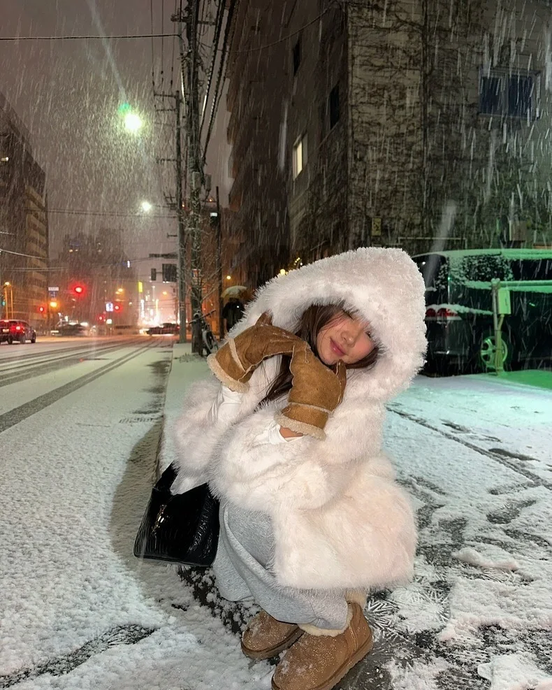 المرأة أنيقة الدانتيل يصل مقنعين فو الفراء معطف عادية بيضاء طويلة الأكمام رقيق فضفاض سترة دافئة سيدة الشتاء اليومية سترات الشارع