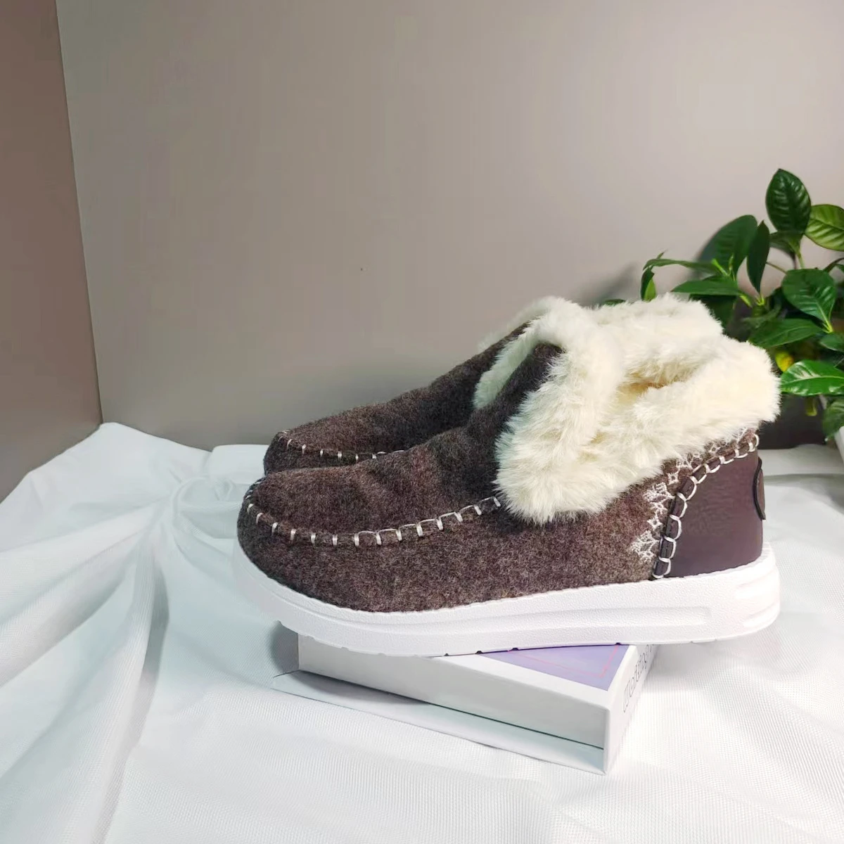 Winter Women's Plush Skin-friendly Warm Snow Boots 2026 New Sewing Thread Non-slip Wear-resistant Round-headed Cotton Shoes - view 3