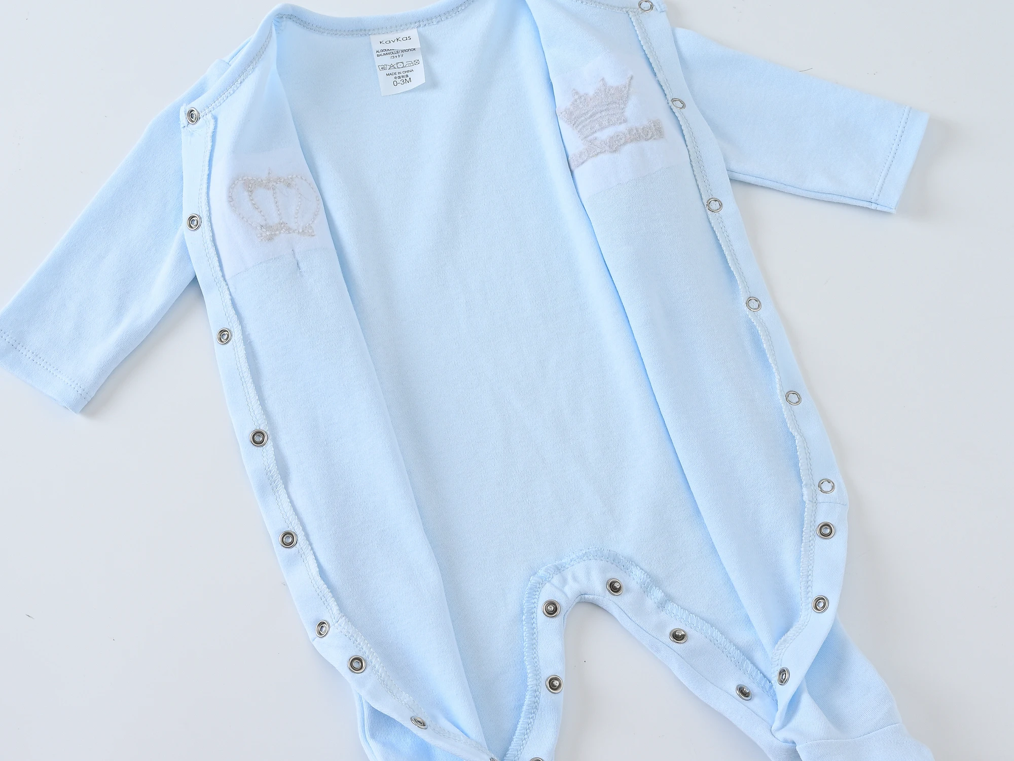 Baby Jungen Strampler-Set mit Kronen-Stickerei, Herbst, Hellblau, Doppelstrick-Baumwolle, Langarm, mit Füßen, mit Mütze und Handschuhen, 1 Set – Detail 13