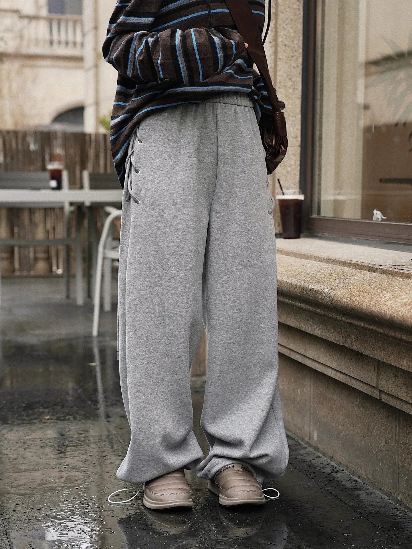 Pantaloni casual da donna a vita alta elasticizzata con laccetti laterali, dal design primaverile, a gamba larga e vestibilità ampia