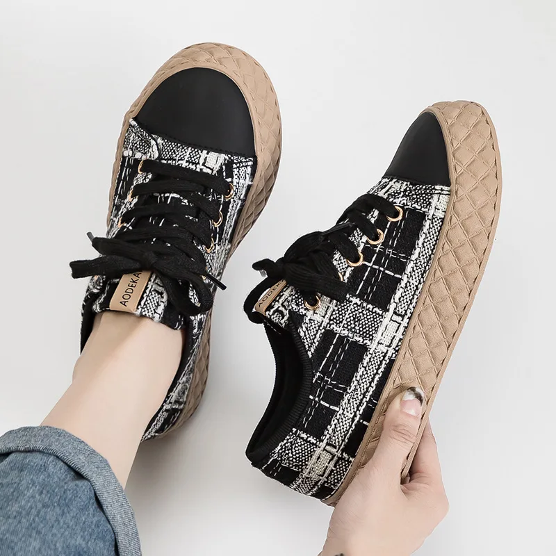 2024 Women Retro Plaid Canvas Shoes Thick Sole Girls Students Black White Grid Sneakers Casual Shoes Lace Up Leisure Shoes 35-40