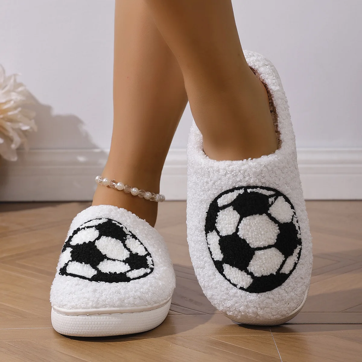 Cartoon Leuke en Interessante Voetbal Dames Slippers Indoor Warm Comfort Lichtgewicht Slaapkamer Beknopte Winter Katoenen Schoenen