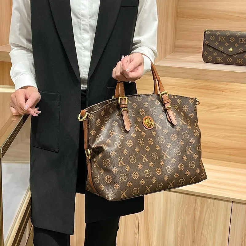Ladies' light luxury handbag 2025 new high-end designer fashionable retro shoulder bag large capacity crossbody bag travel bag