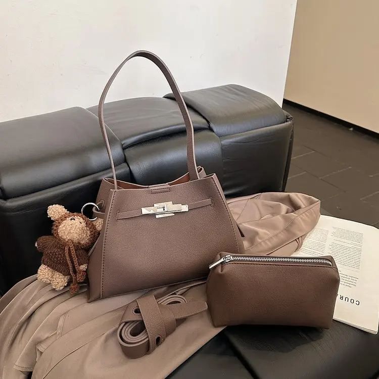 

2026 New Vintage Tote Bag Women's Large Capacity Underarm Bag Premium Commuter Versatile Crossbody Bucket Bag