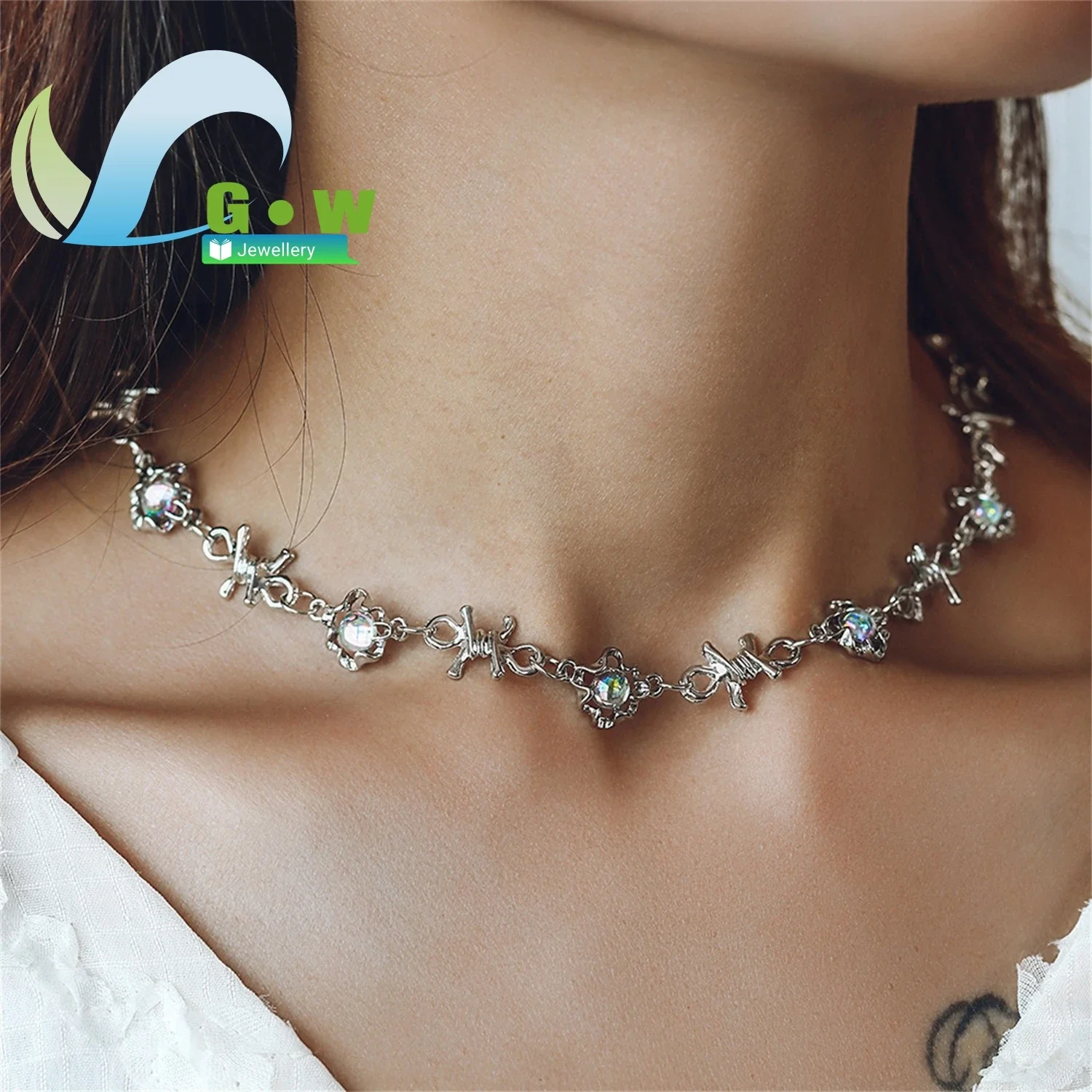 Hip Hop Cold Style Moonstone Necklace Thorn Patchwork Sweet Cool Collarbone Chain Jewelry for Women Trendy Party Gift