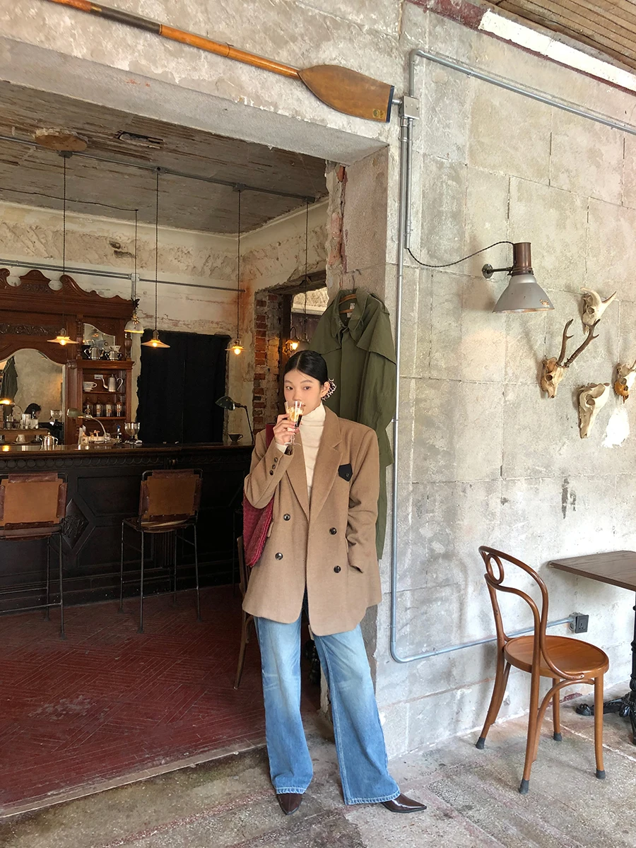 معطف صوف نسائي أحمر من ستوديو المشاهير لخريف وشتاء 2025، تصميم جديد راقي وجميل للغاية بلون القهوة على الطراز الكوري