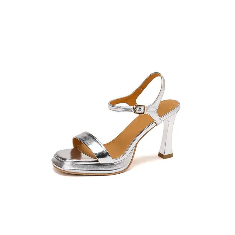 

New square high-heeled sandals with increased height and minimalist design for banquets