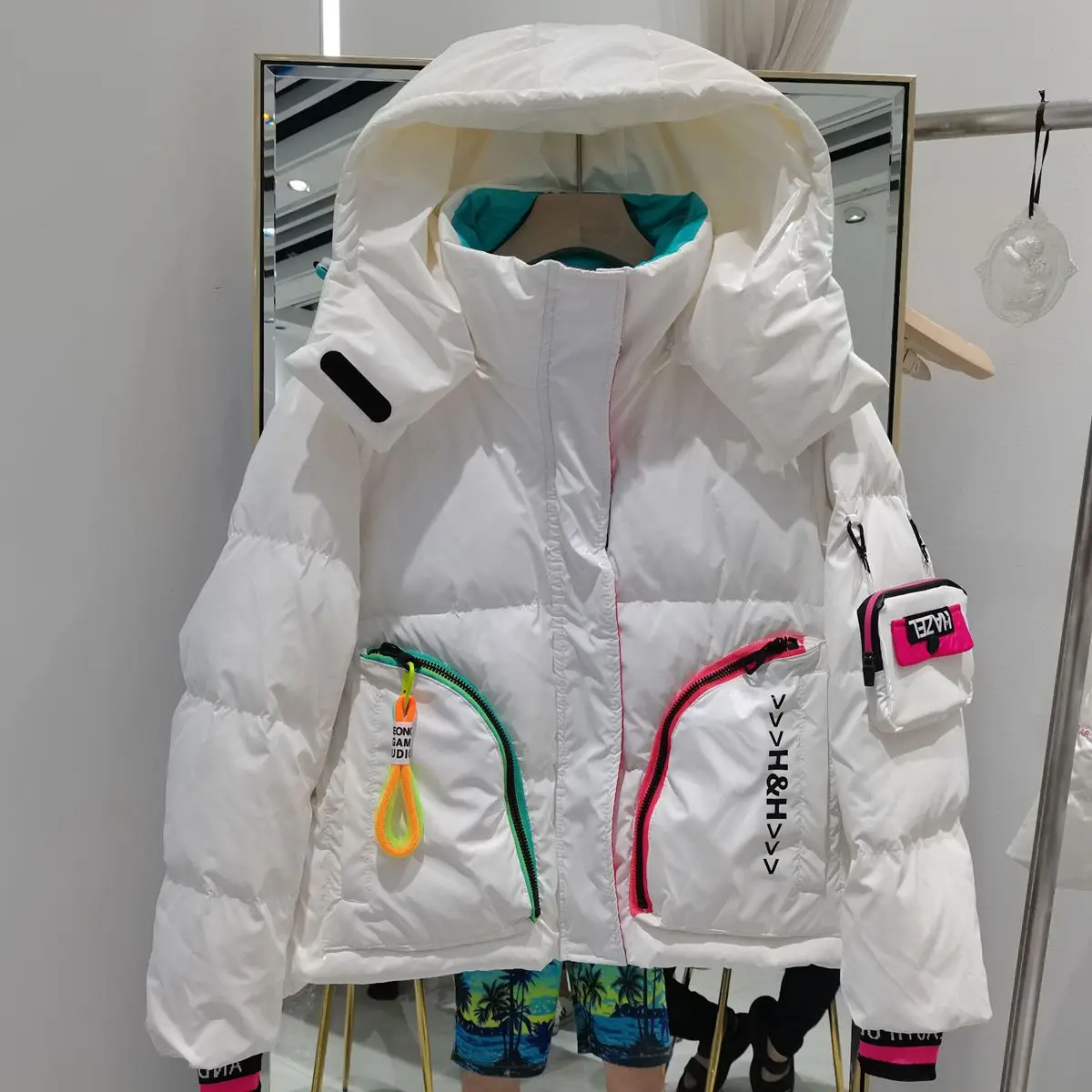 Ropa de calle, abrigo de plumón de pato blanco para mujer, Chaqueta corta holgada brillante con capucha, Parka de plumas, prendas de vestir cálidas