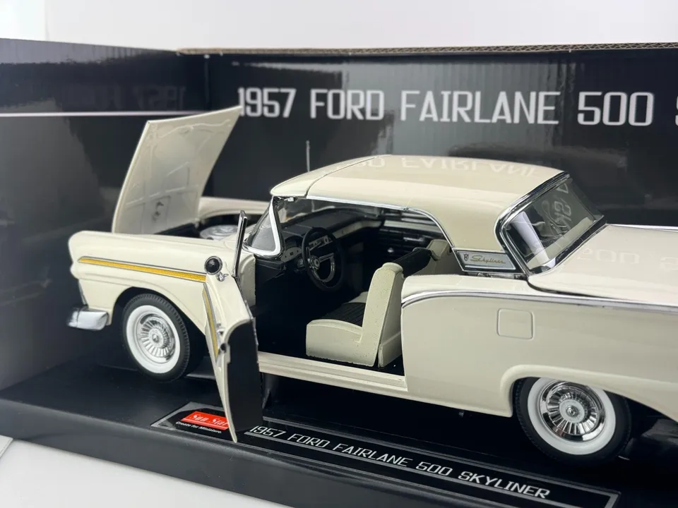 Diecast Sun Star 1/18 Scale 1957 Ford Fairlane 500 Skyliner Canopy