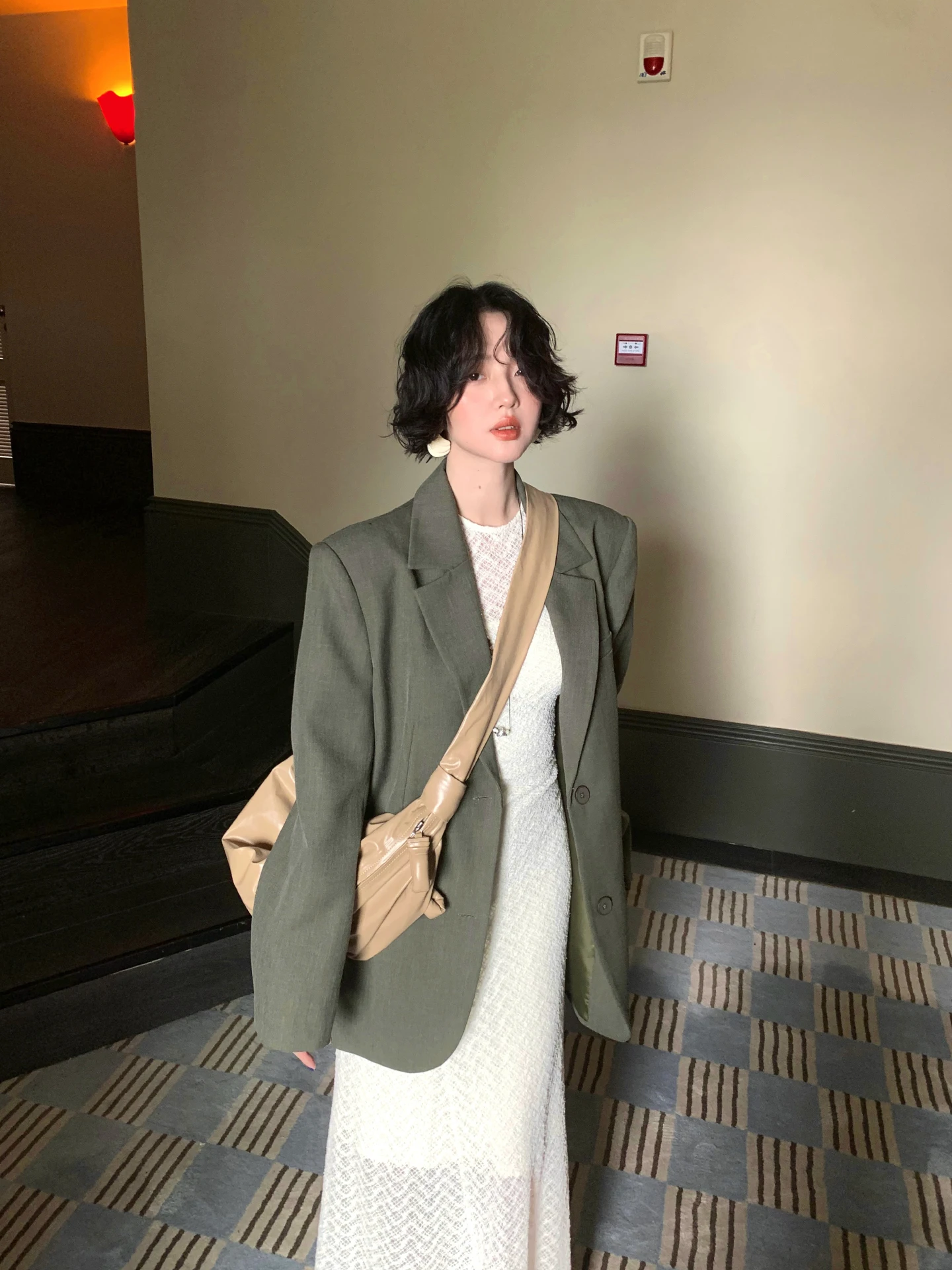 

Свободный крой, винтажный женский костюм Гонконга Sle, Jaet, осеннее Новое поступление, повседневное длинное пальто из полиэфирного волокна, однотонное пальто